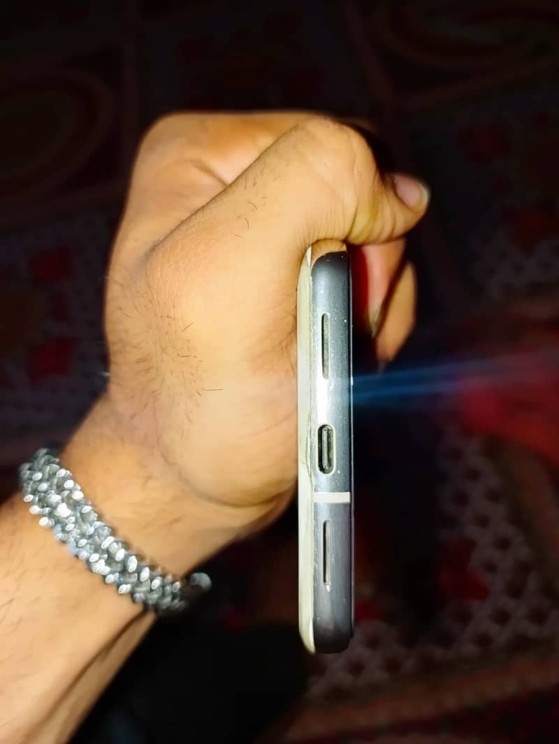 Google Pixel 8 Pro 2