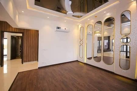 Wooden floor | Vinyle floor | Artifical grass | Curtains | Blinds