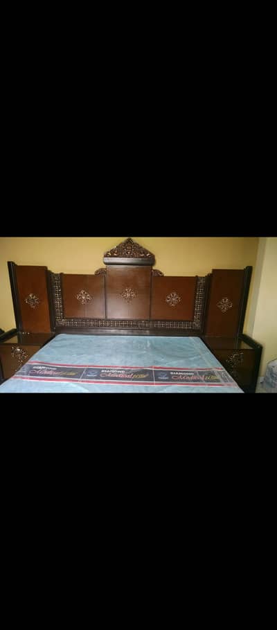 king size bed wth side tables/ wardrobe/ dressing table/ dressing stol