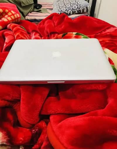 MacBook pro 4/256 urgent sale