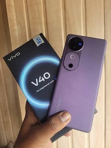Vivo V40 just like new