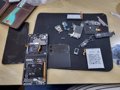 Samsung Galaxy Z-flip 3  seprate parrs bi mil jain ge