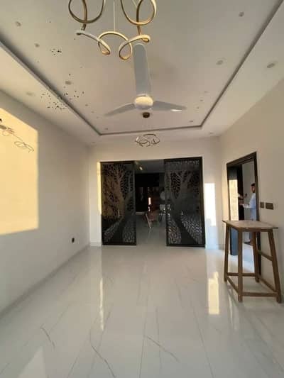 Ready to move 272sq yd 4 & 5 Bedroom DDL Luxury Villa FOR SALE. Only 4km from Main Entrance of BTK. Near GRAND MOSQUE, A-Plus Quality Construction.