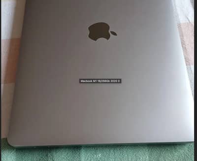 macbook m1 10/10 one open no repair