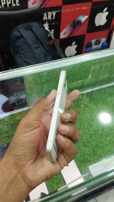 i phone 12 68 Gb 10/9 condition white color My contacts 03280867406