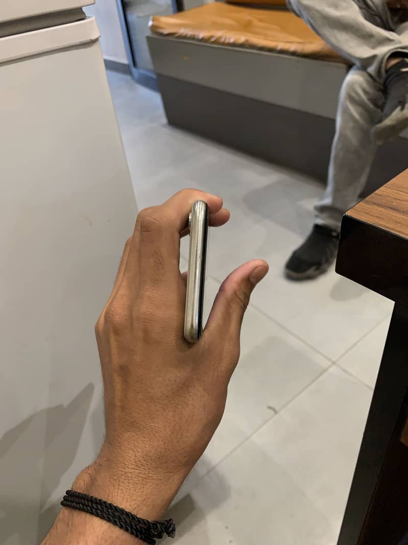 iPhone X 6