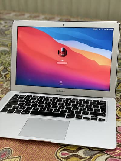 MacBook air 72 (2015) i5 processor 128rom with original charger