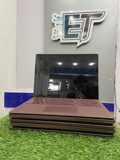 Microsoft Surface Laptop 2 Core i7 Gen8th 8GB Ram 256GB SSD Touch