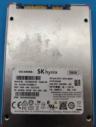 256 GB SSD & DDR3L (8GB)