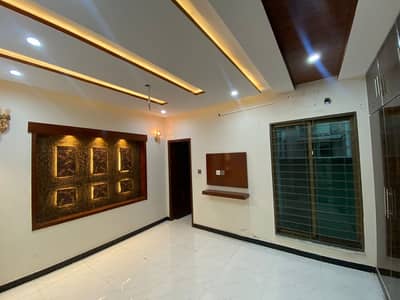 5 Marla Like New House For Rent Near McDonald And Rainbow Store Bahria Town Lhr