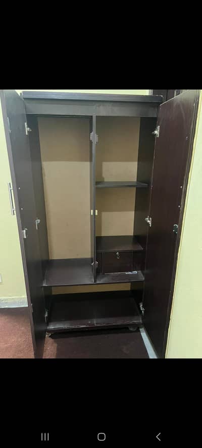 Almari 6 feet height  and 4 feet width