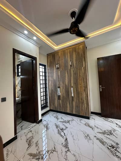 5 Marla Lower Portion Like New