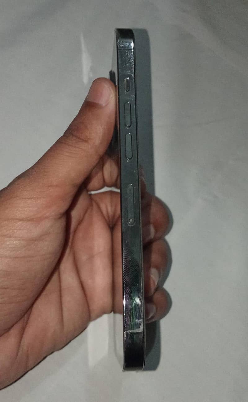 iPhone 13 Pro Graphite 2