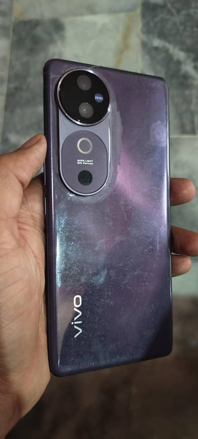 Vivo v40 10/10 condition price 1 lac 10 thousand final