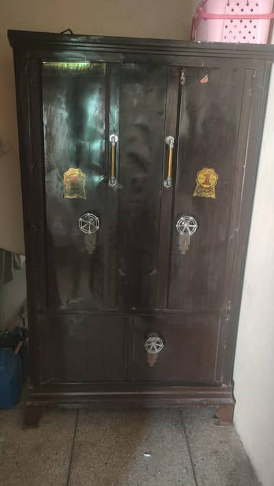 Safe Almari 10/7 condition