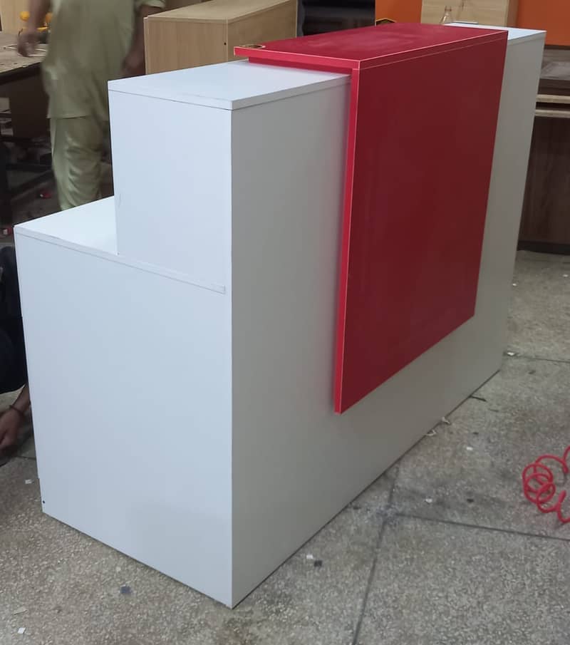 Reception Table/Counter 8