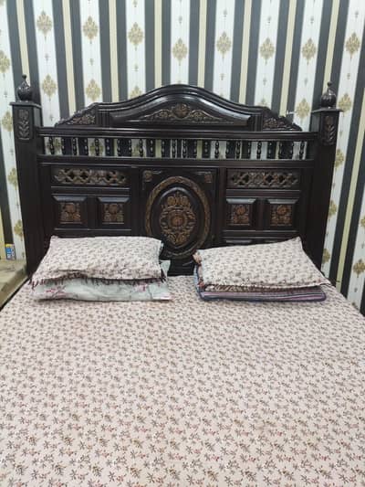 king size bed heavy Wooden for sale