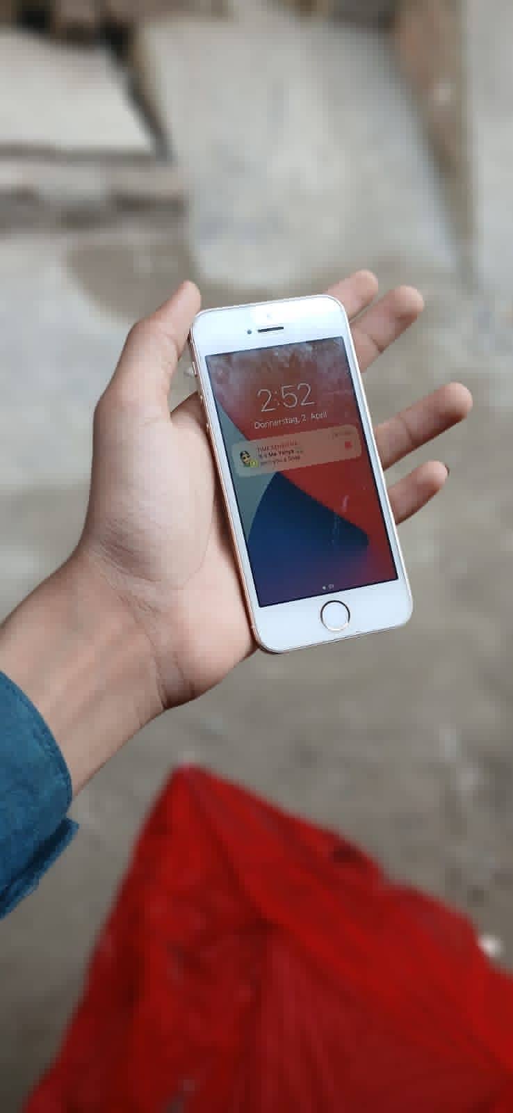 IPHONE SE First generation 4