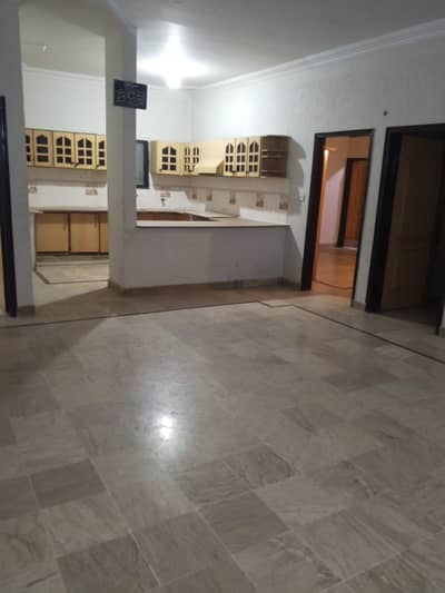 three bed dd portion for rent in johar