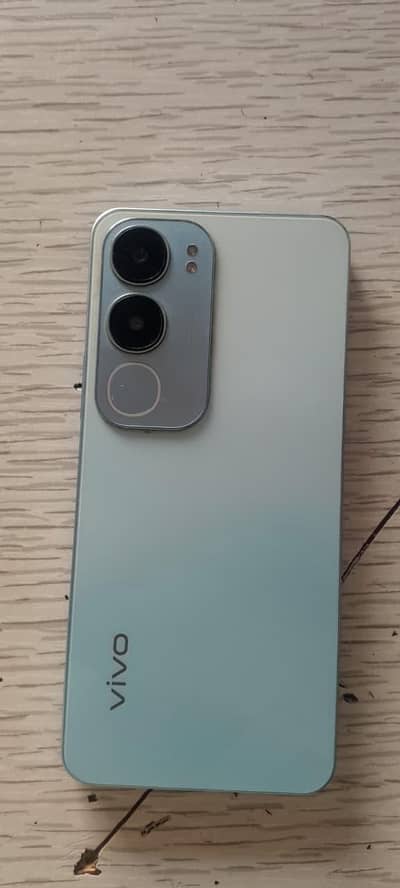 Vivo y19spro mobile . . . one hand used . . All ok. . . with box . .