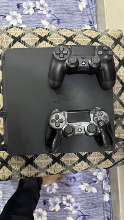 PS4 Slim 1Tb Jailbreak with 2 Orignal Controllers