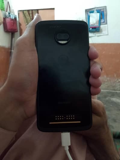 Motorola Z2 force