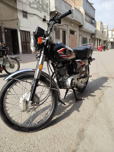 Honda125cc 2023/2024 15000km 100% oregnal chala howa hai lush
