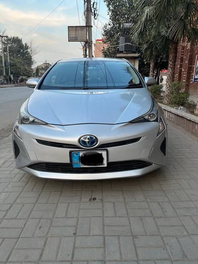 Toyota Prius s hybrid full option