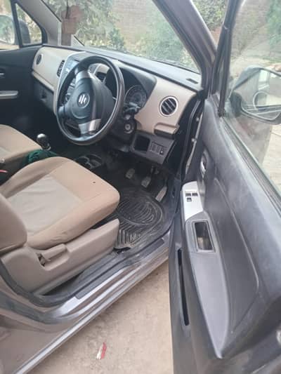 Used Good Condition totally genuine everything model 2017 colour grey