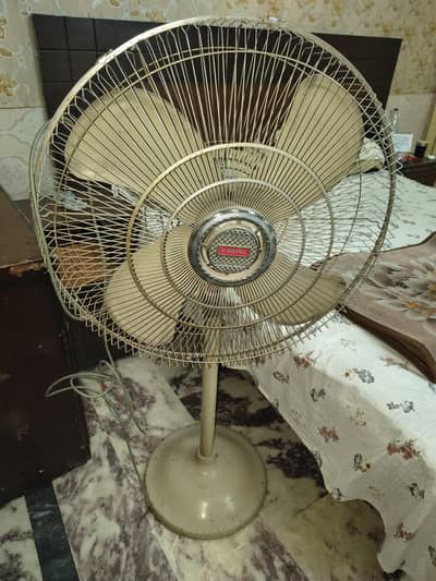 pedestal fan heavy material good condition