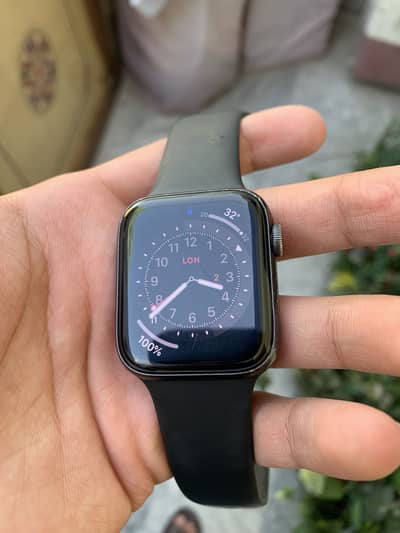 Apple watch series 6 44mm 90% battery