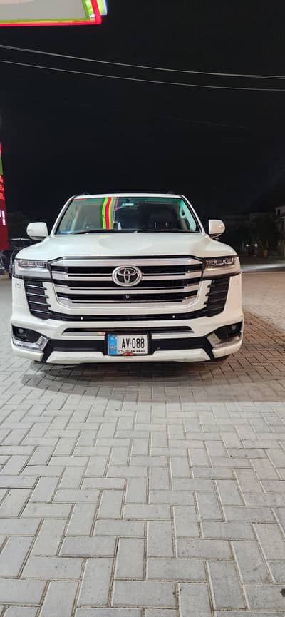 "Toyota Land Cruiser V8 2009 / 2014 full option.