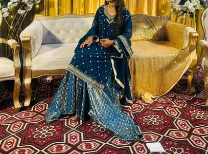 selling a new Branded dress