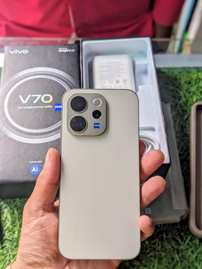 vivo v70 12/256