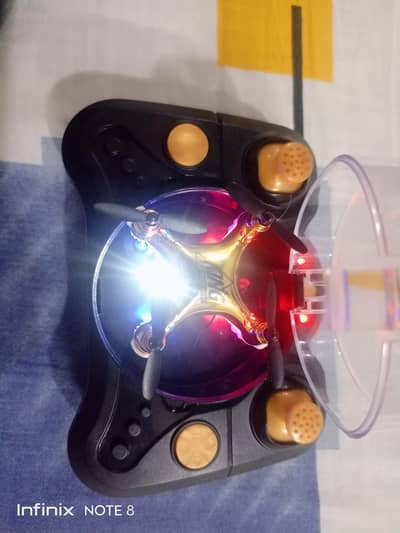 Mini drone indoor or outdoor fly kar hai stable bi hai battery achi ha