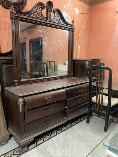 CHINIOTI BED AND DINING TABLE