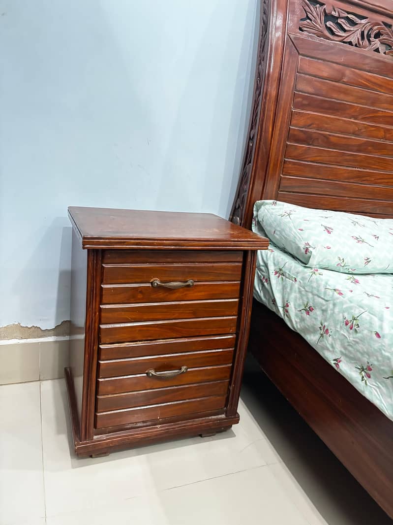 Bed with 2 Side Table and Dressing Table(WITHOUT MATTRESS) 2