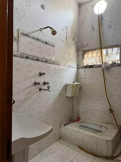 10 Marla uper portion at prime location