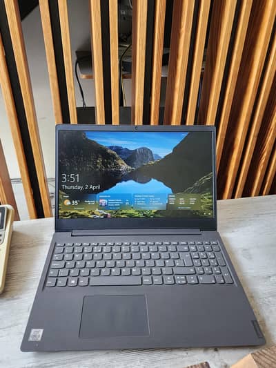Lenovo Ideapad 3 - 10/10 condition
