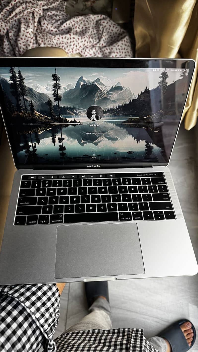 Mac book pro 0
