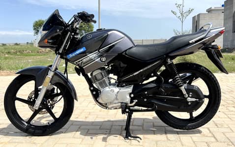 Yamaha ybr 125 2017 model for sale in lush condition