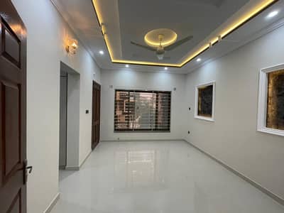 10 Marla Brand New Designer Full House Available For Rent