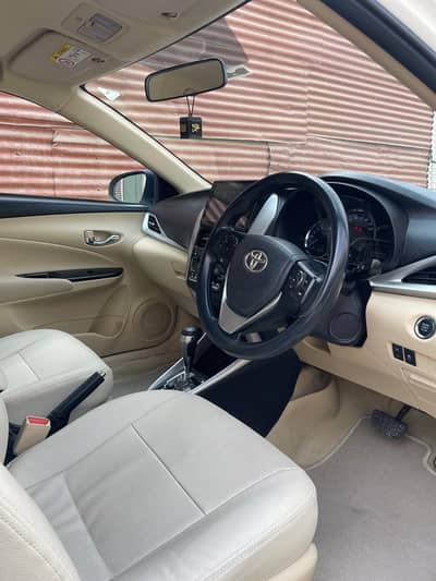 Toyota Yaris Ativ x 1.5 full option