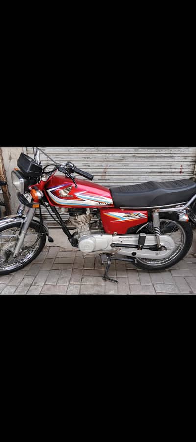 honda 125 red color 2016 model urgent for sell