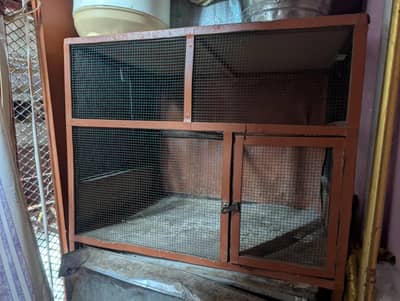 cage pinjra achi condition hai.