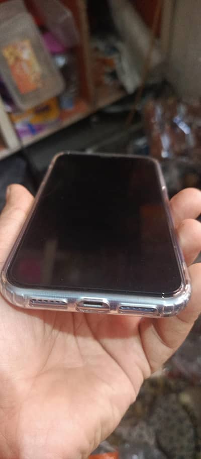 Iphone XR 128 gb scratch less just like a new phone condition 10/10