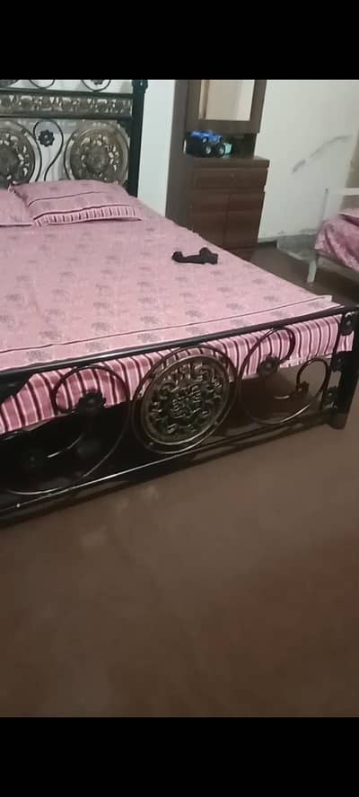 dubble bed with 5 seater sofa+3 tables