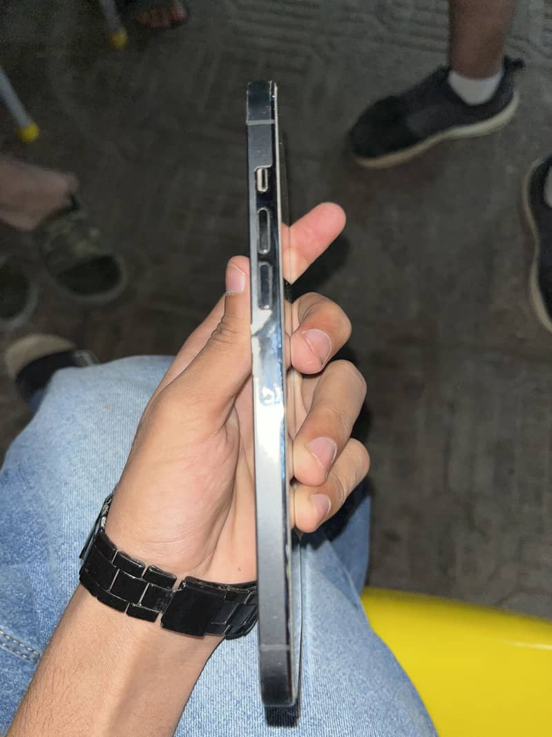 I phone 13 pro max 1