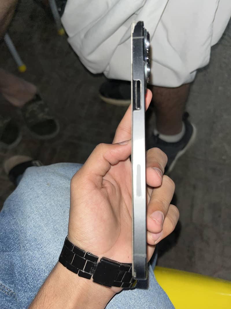 I phone 13 pro max 4