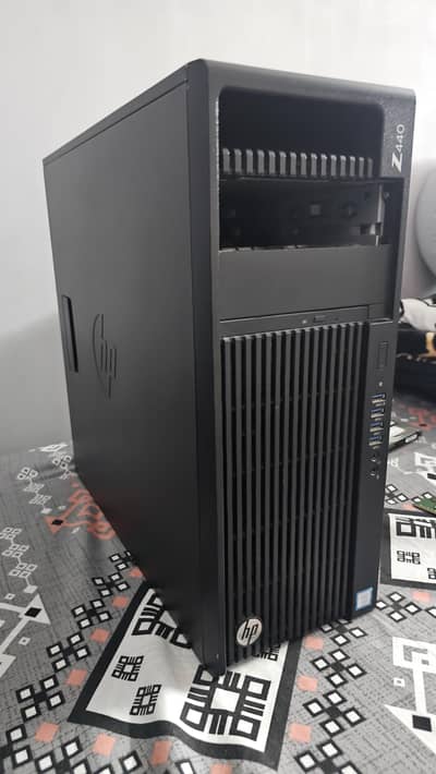 HP XEON Z440 WORKSTATION WITH E5-1620 V3